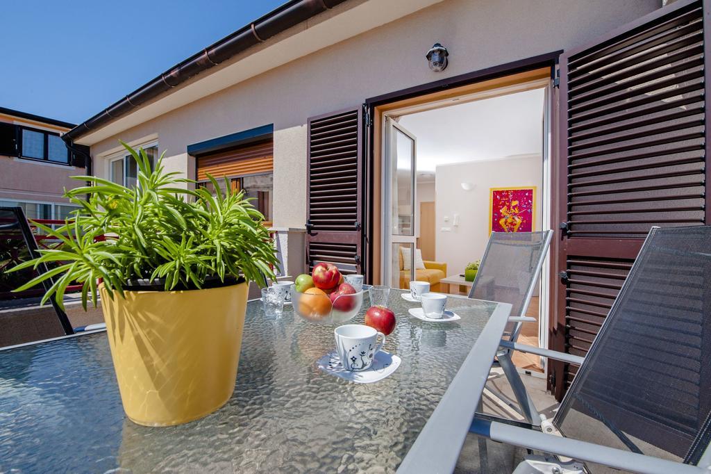 Apartments Karmen Rovinj Exteriör bild