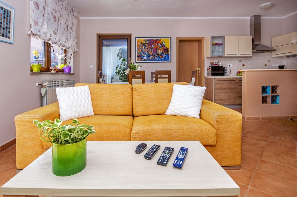 Apartments Karmen Rovinj Exteriör bild