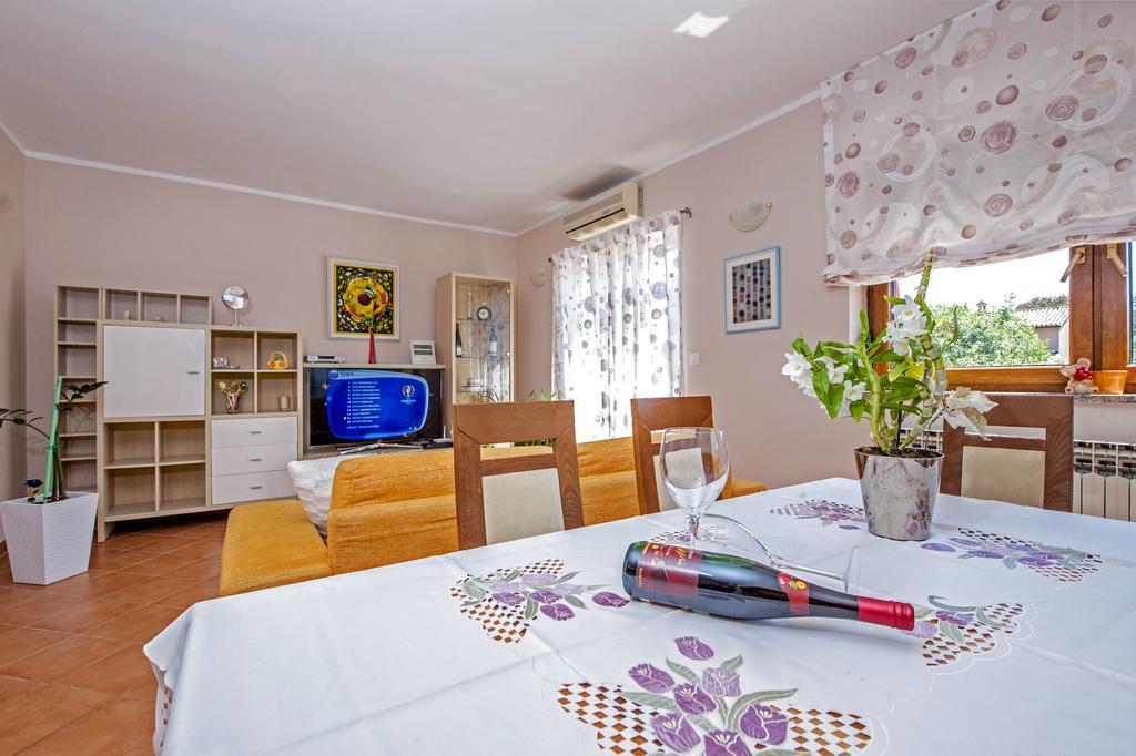 Apartments Karmen Rovinj Exteriör bild
