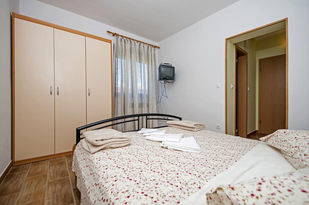 Apartments Karmen Rovinj Exteriör bild