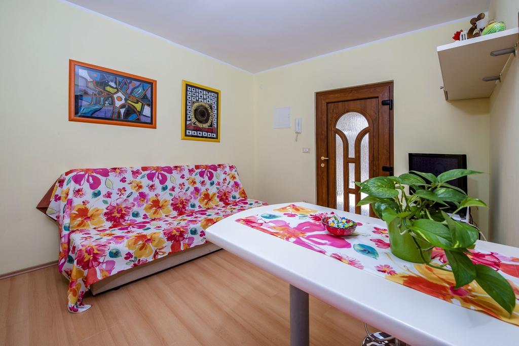 Apartments Karmen Rovinj Exteriör bild
