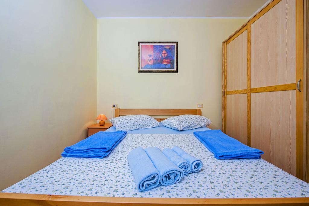 Apartments Karmen Rovinj Exteriör bild